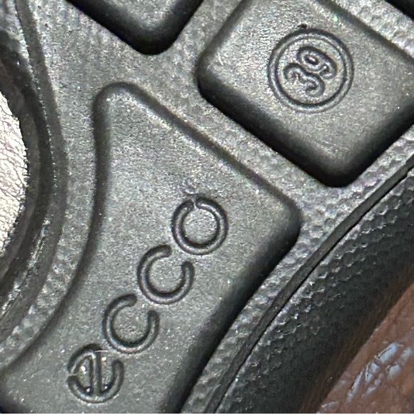 ECCO Bluma Toggle Pewter Metallic Comfort Walking Sandals | Size US 8 / EU 39 - Picture 2 of 12